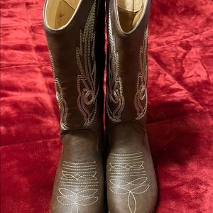 Women cowboy boots size 8